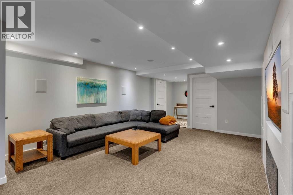 229 22 Avenue NE — photo 19