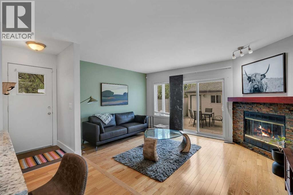 229 22 Avenue NE — photo 10