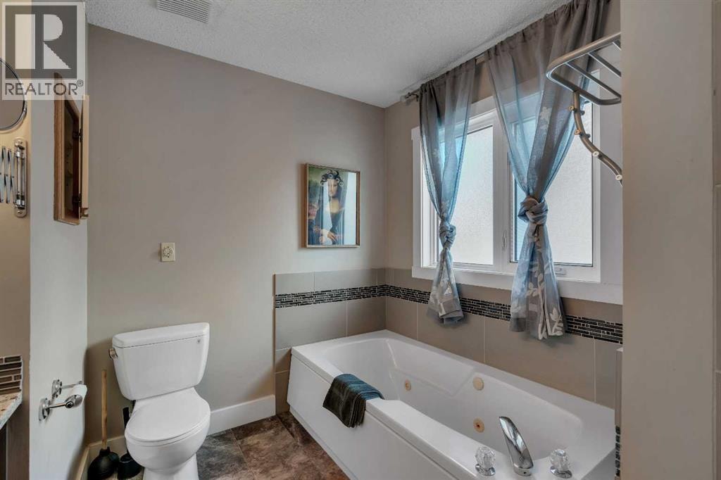 229 22 Avenue NE — photo 14