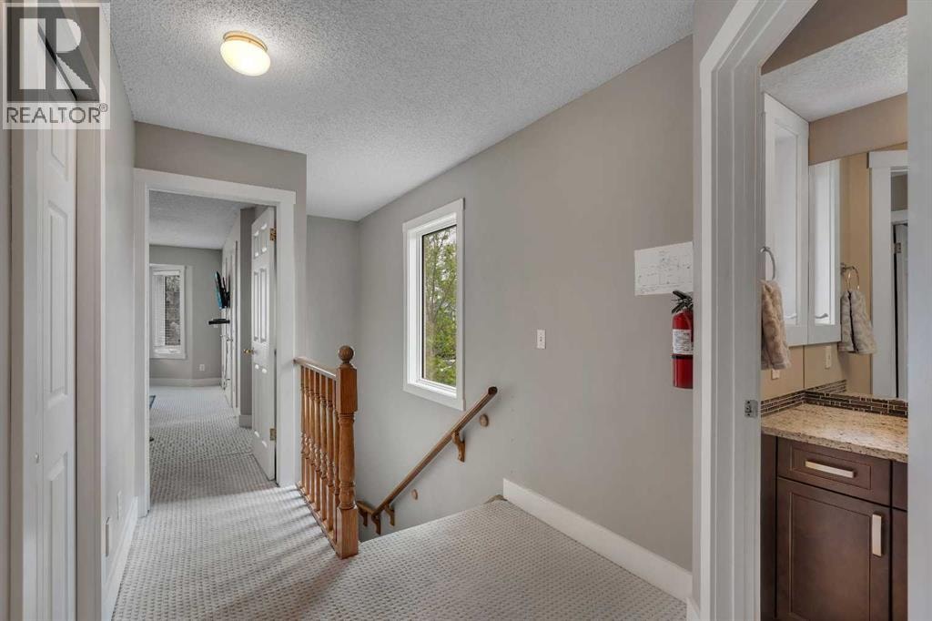 229 22 Avenue NE — photo 11