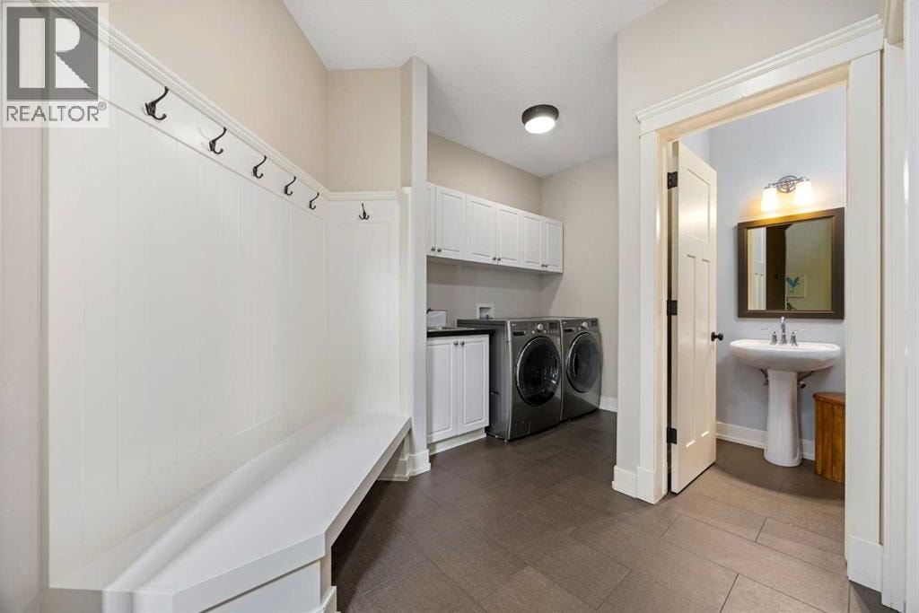 22 Strathridge Court SW — photo 8