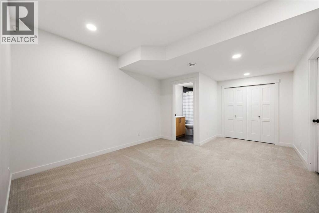 22 Strathridge Court SW — photo 37