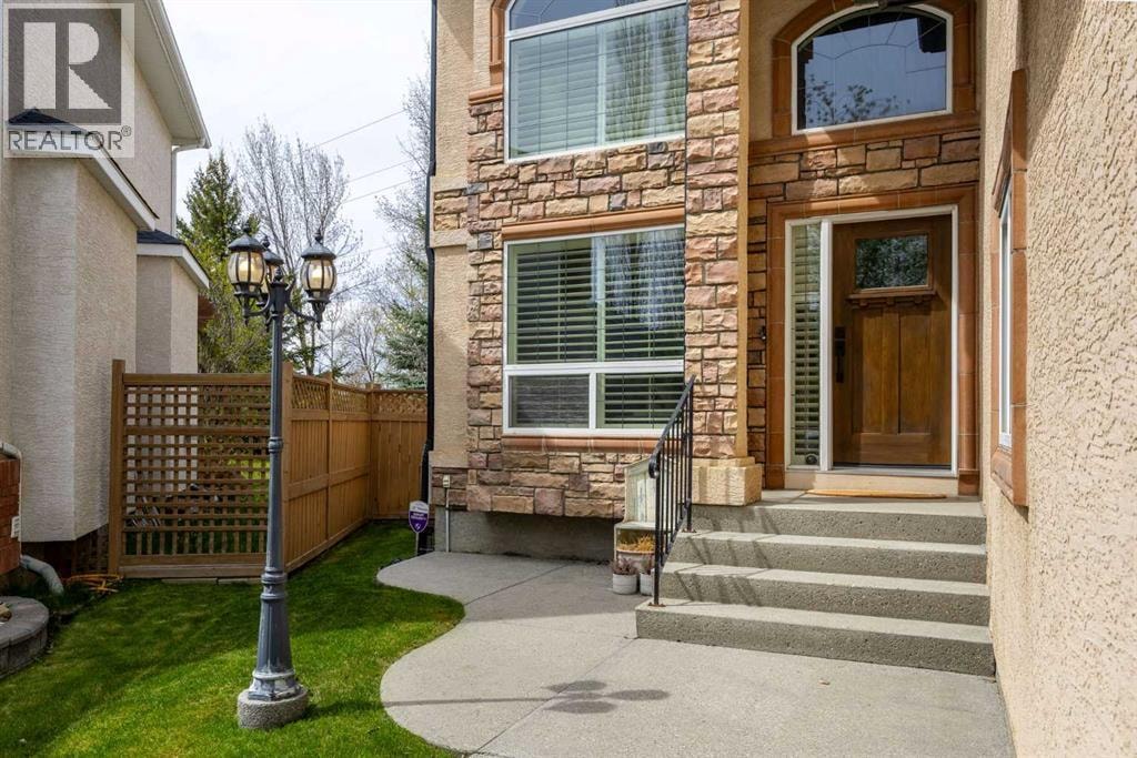 22 Strathridge Court SW — photo 3