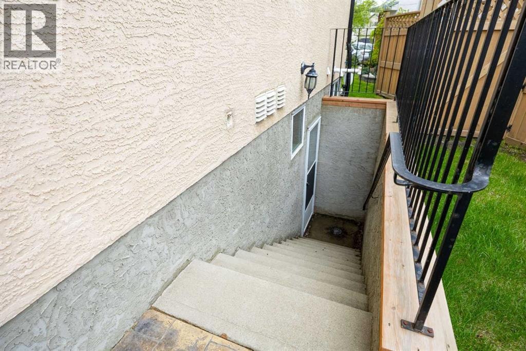 22 Strathridge Court SW — photo 43