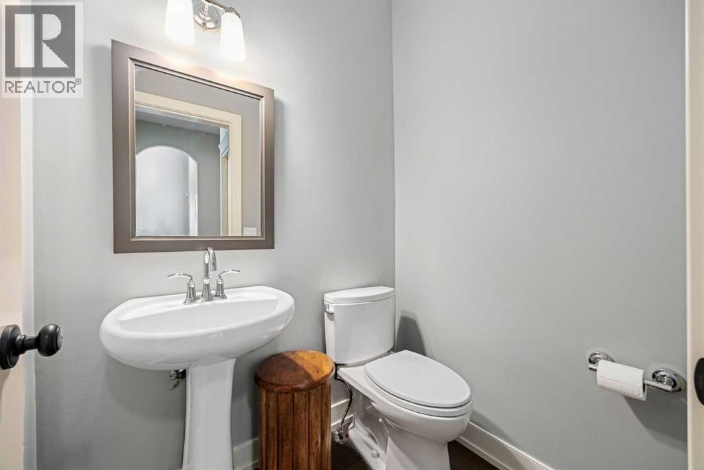 22 Strathridge Court SW — photo 9