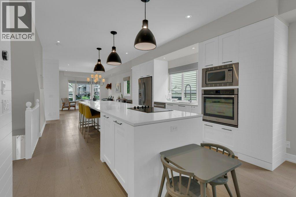 3617 3 Street SW — photo 3