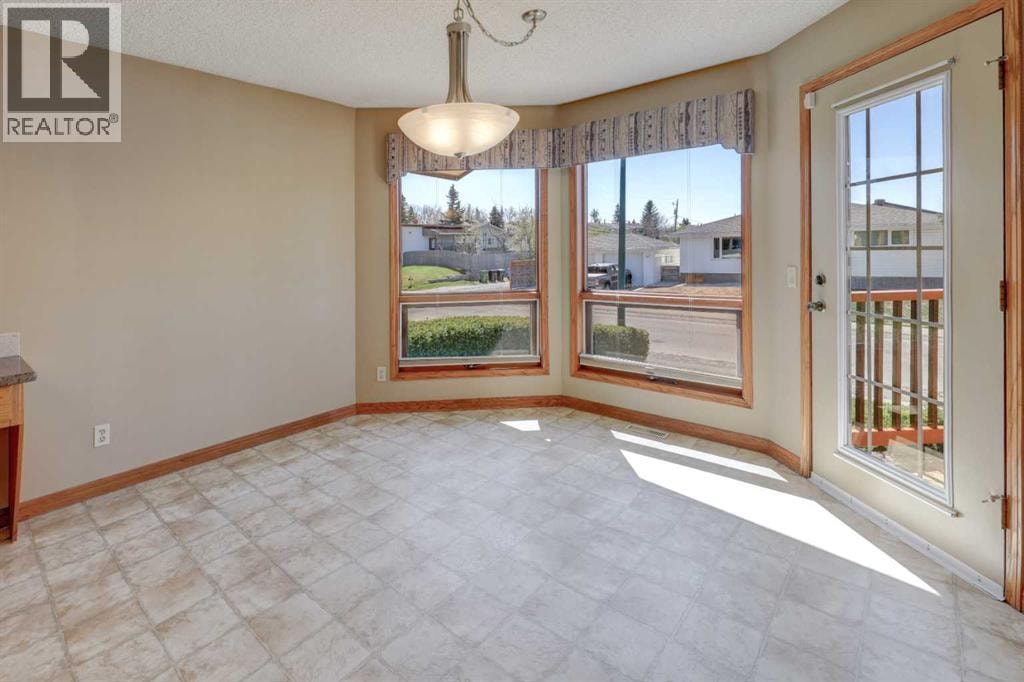 2328 Munro Drive NE — photo 9
