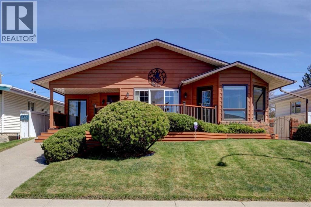 2328 Munro Drive NE — photo 39