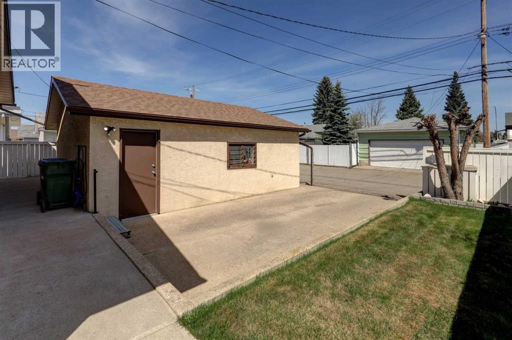 2328 Munro Drive NE — photo 34