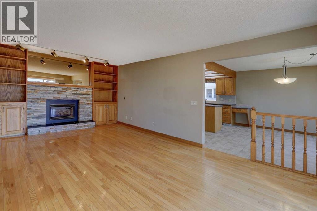 2328 Munro Drive NE — photo 3