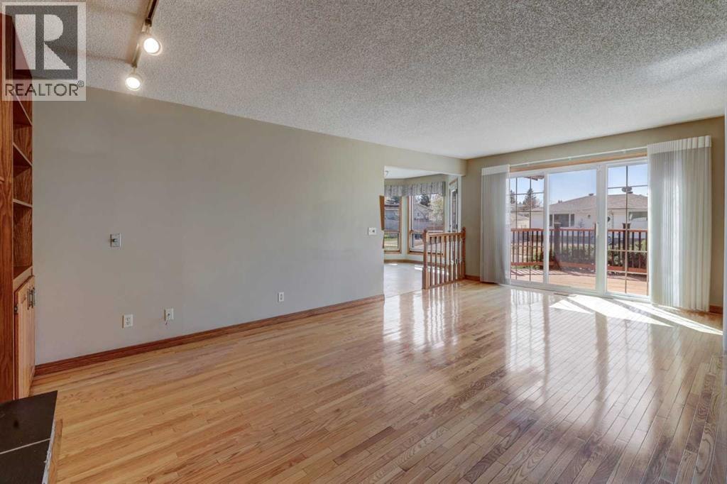 2328 Munro Drive NE — photo 5