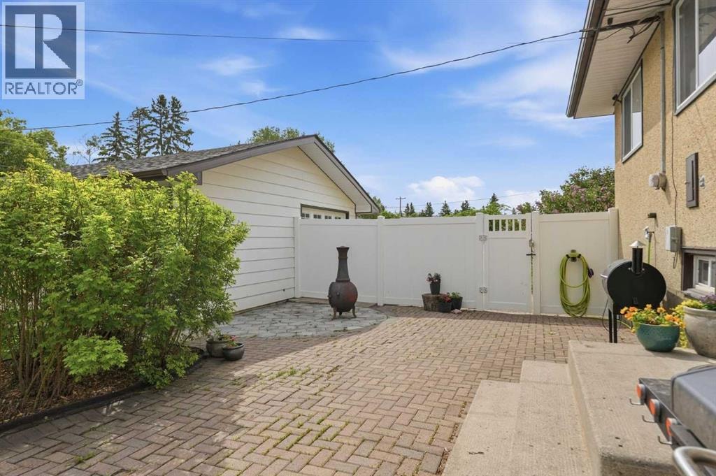 652 12 Avenue — photo 44