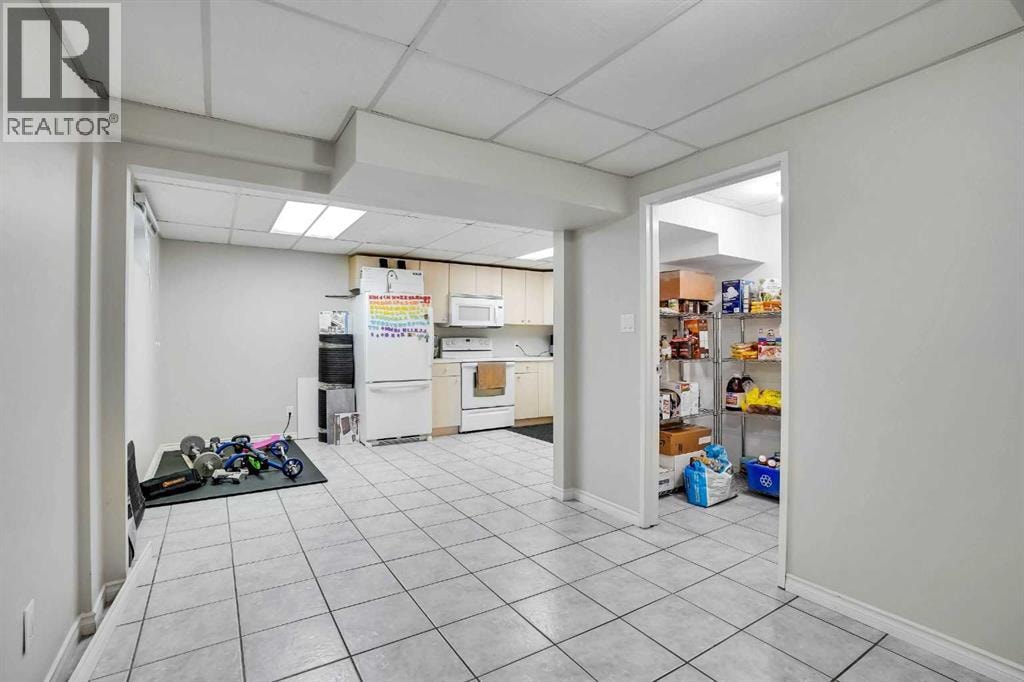 52 Harrow Crescent SW — photo 30