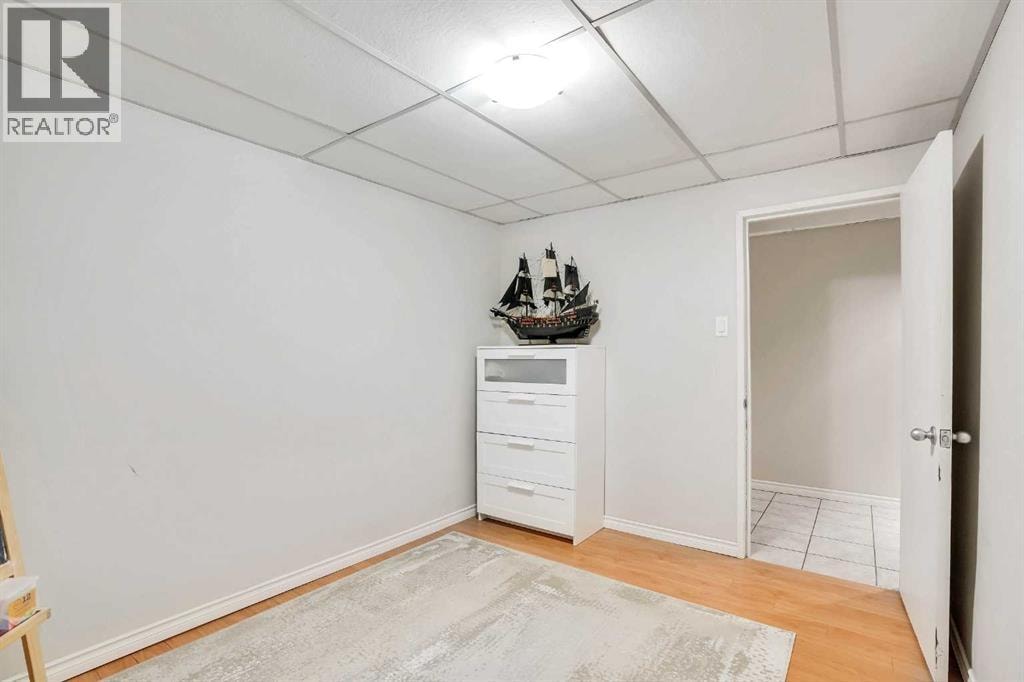 52 Harrow Crescent SW — photo 24