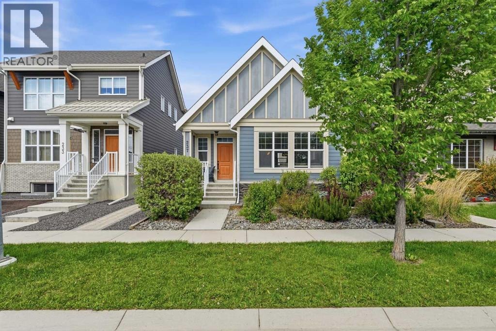 237 Mahogany Parade SE — photo 1