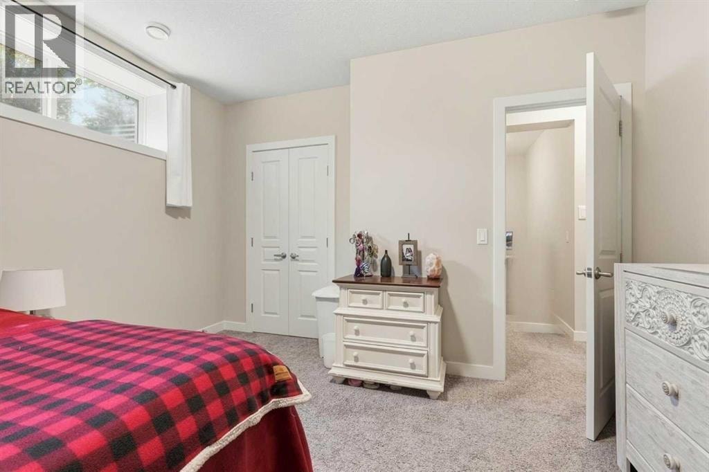 237 Mahogany Parade SE — photo 23