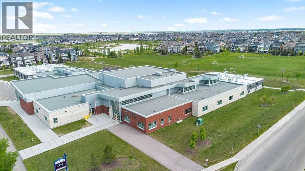 237 Mahogany Parade SE — photo 42