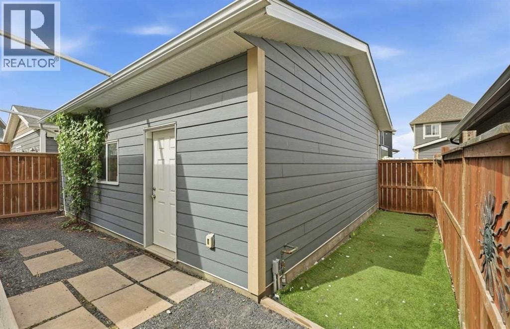237 Mahogany Parade SE — photo 32