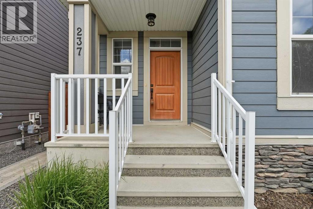 237 Mahogany Parade SE — photo 33