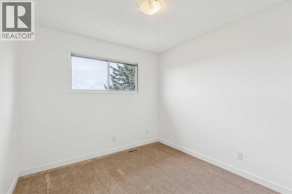 32 Castleglen Way NE — photo 15