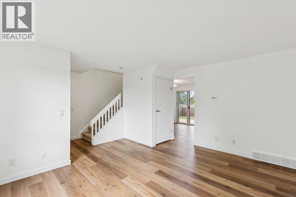 32 Castleglen Way NE — photo 5