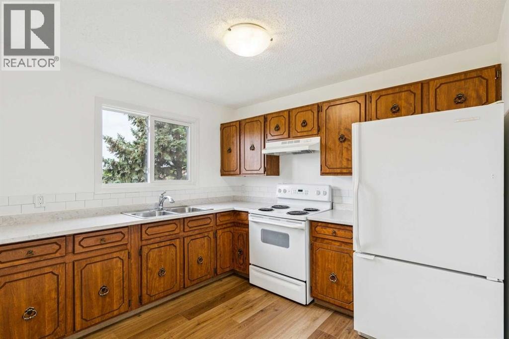 32 Castleglen Way NE — photo 8