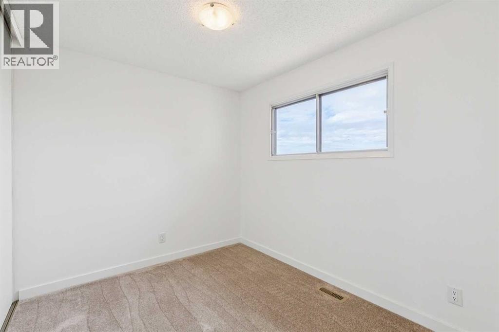 32 Castleglen Way NE — photo 14