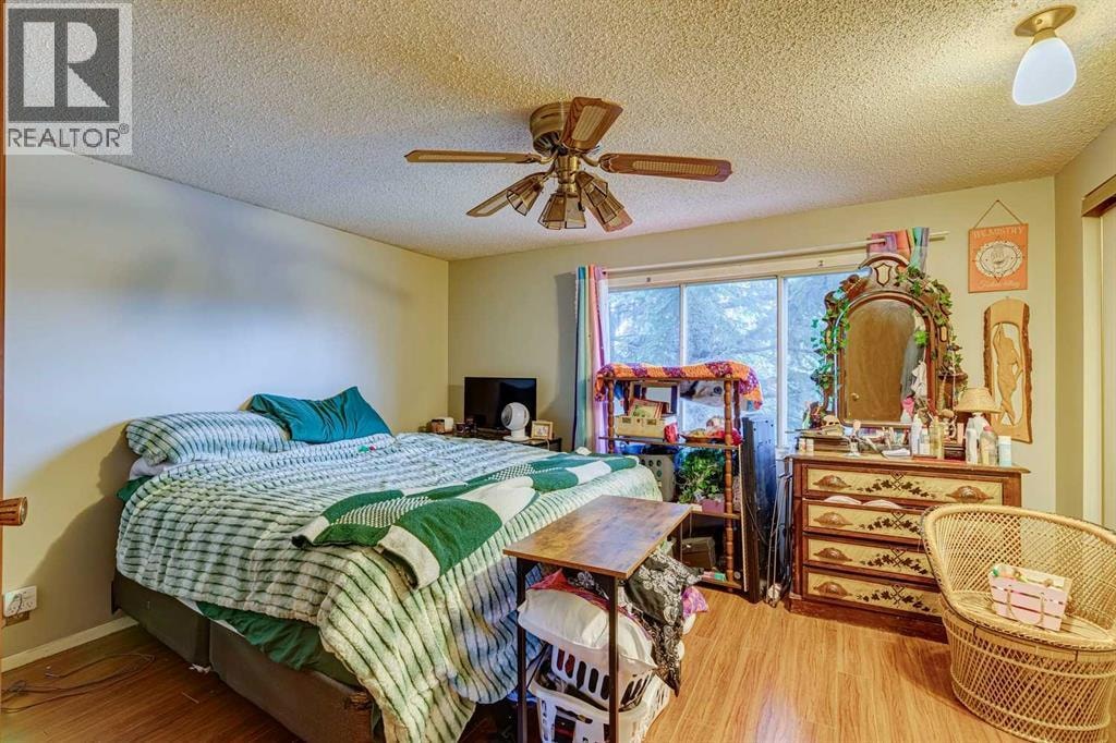 864 Queensland Drive SE — photo 21
