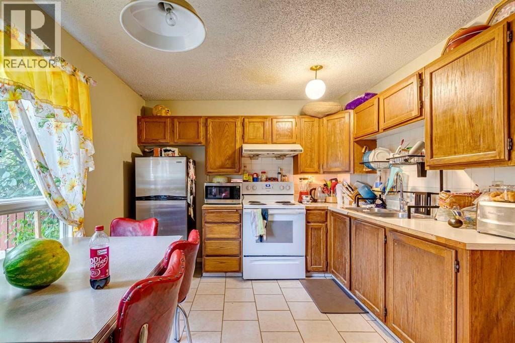 864 Queensland Drive SE — photo 11