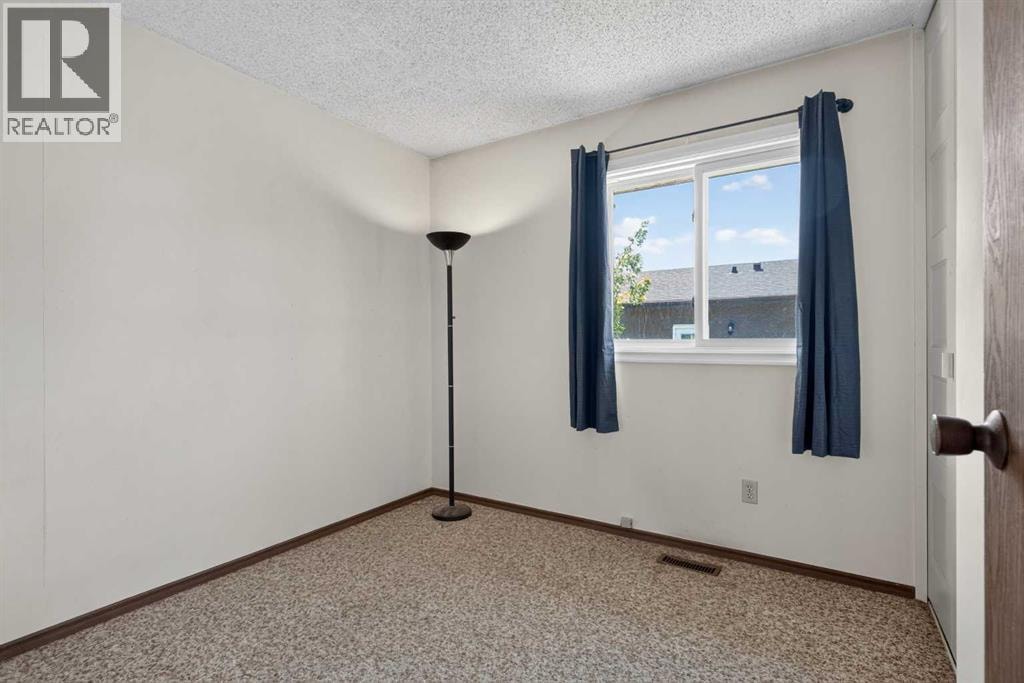 359 Maitland Crescent NE — photo 16
