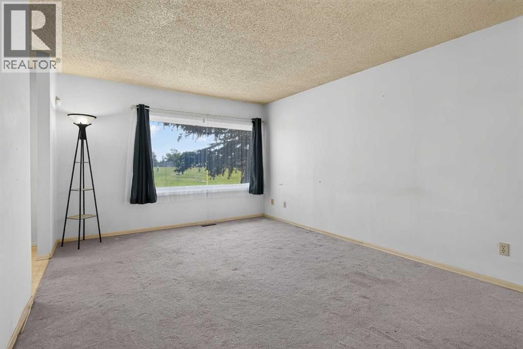 359 Maitland Crescent NE — photo 3