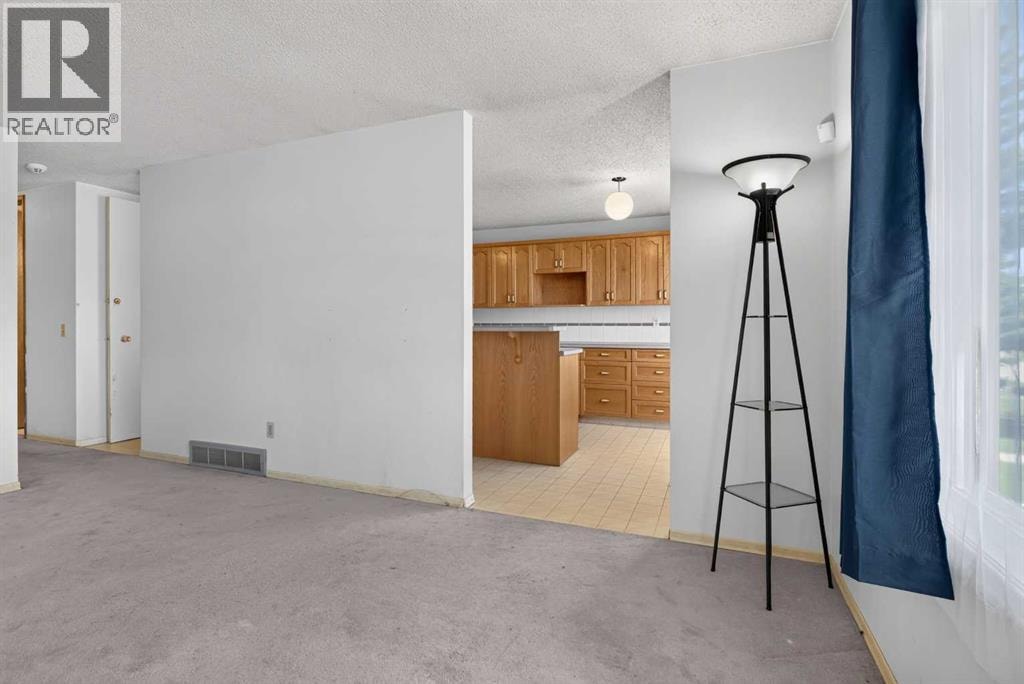 359 Maitland Crescent NE — photo 5