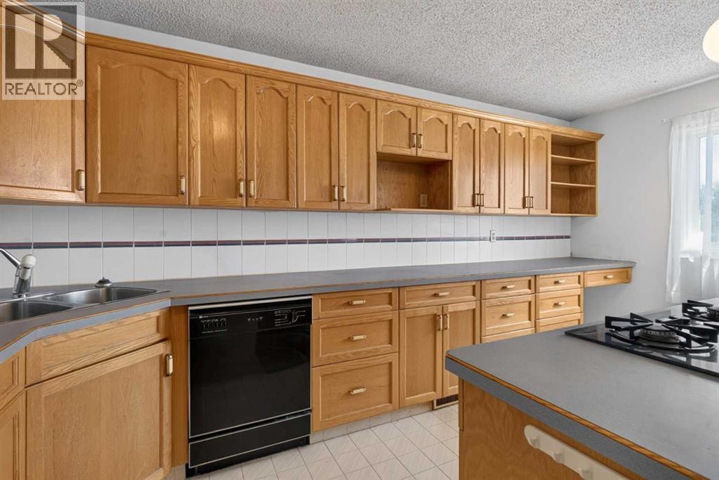 359 Maitland Crescent NE — photo 9