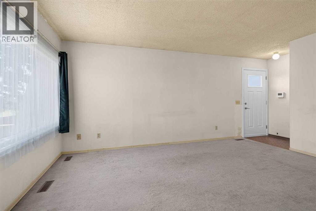 359 Maitland Crescent NE — photo 4