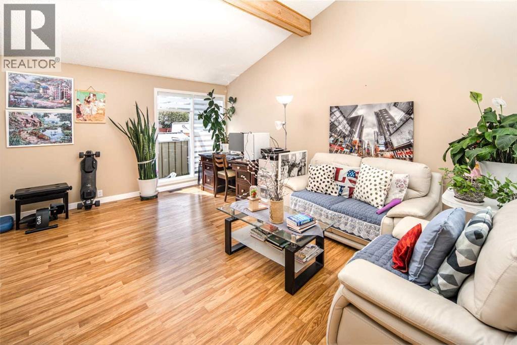 180 Woodglen Way SW — photo 12