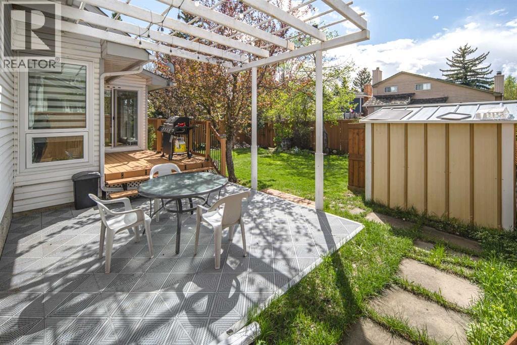 180 Woodglen Way SW — photo 31