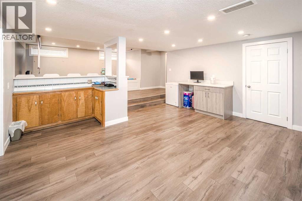 180 Woodglen Way SW — photo 24