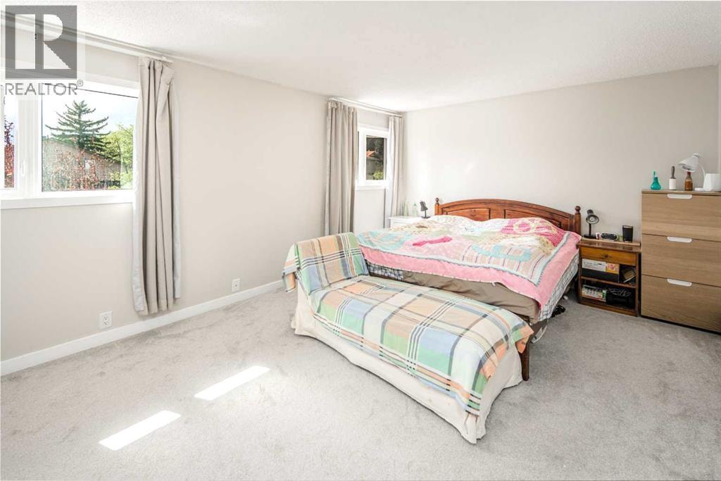 180 Woodglen Way SW — photo 18