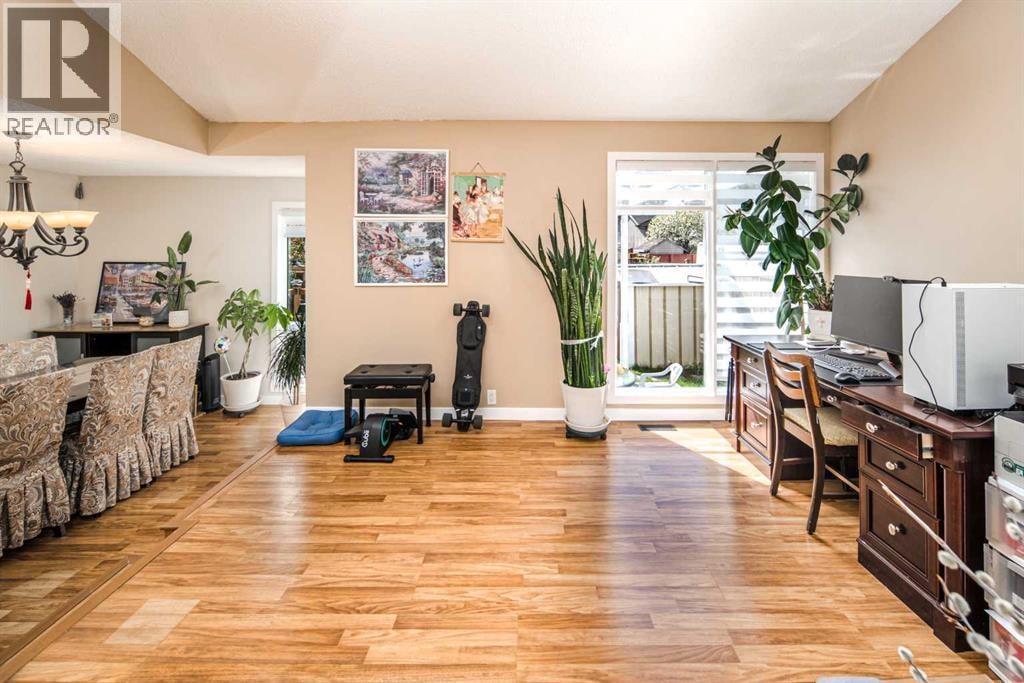 180 Woodglen Way SW — photo 13