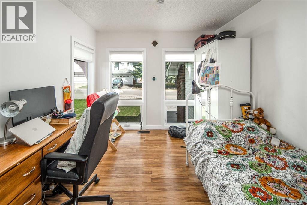 180 Woodglen Way SW — photo 14