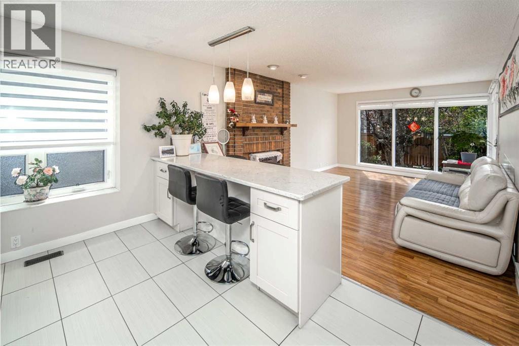 180 Woodglen Way SW — photo 8