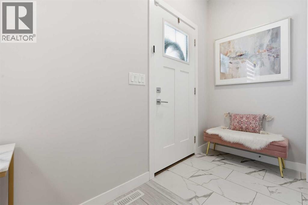 1053 west lakeview — photo 3