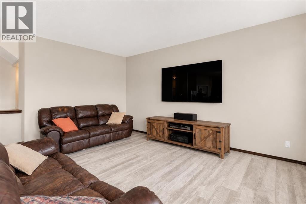 265 Brightonwoods Gardens SE — photo 8