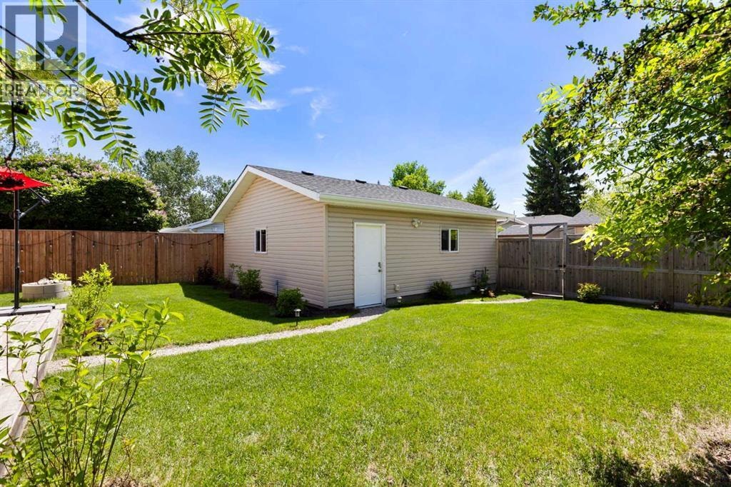263 Midlawn Close SE — photo 41