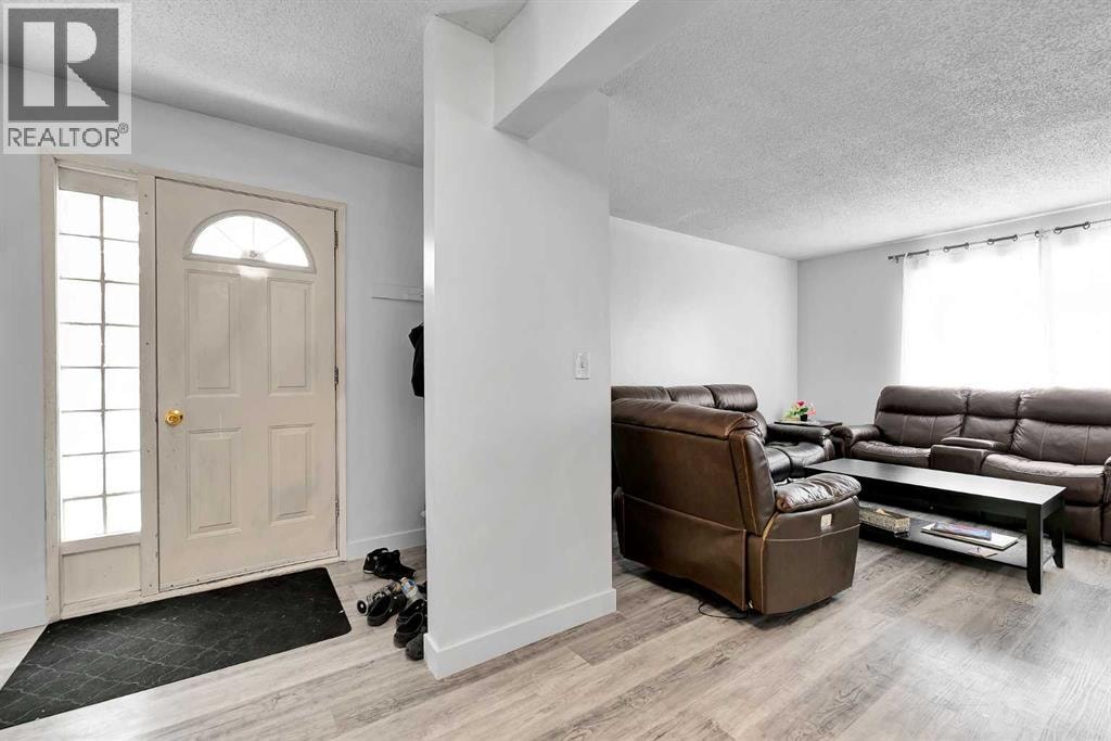 101, 516 Blackthorn Road NE — photo 2