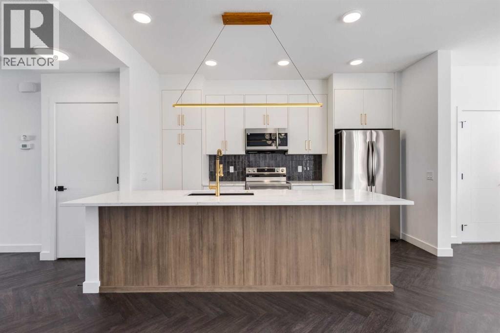 411 Clydesdale Avenue — photo 1
