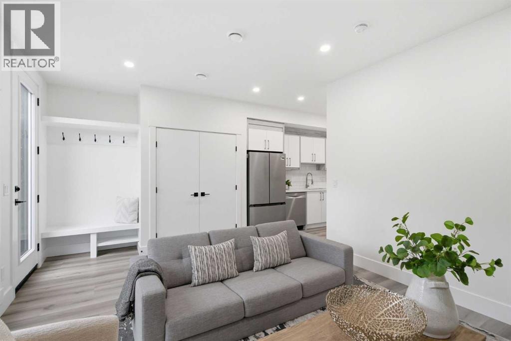 8518 33 Avenue NW — photo 23