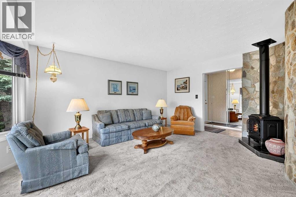 3227 Collingwood Drive NW — photo 5