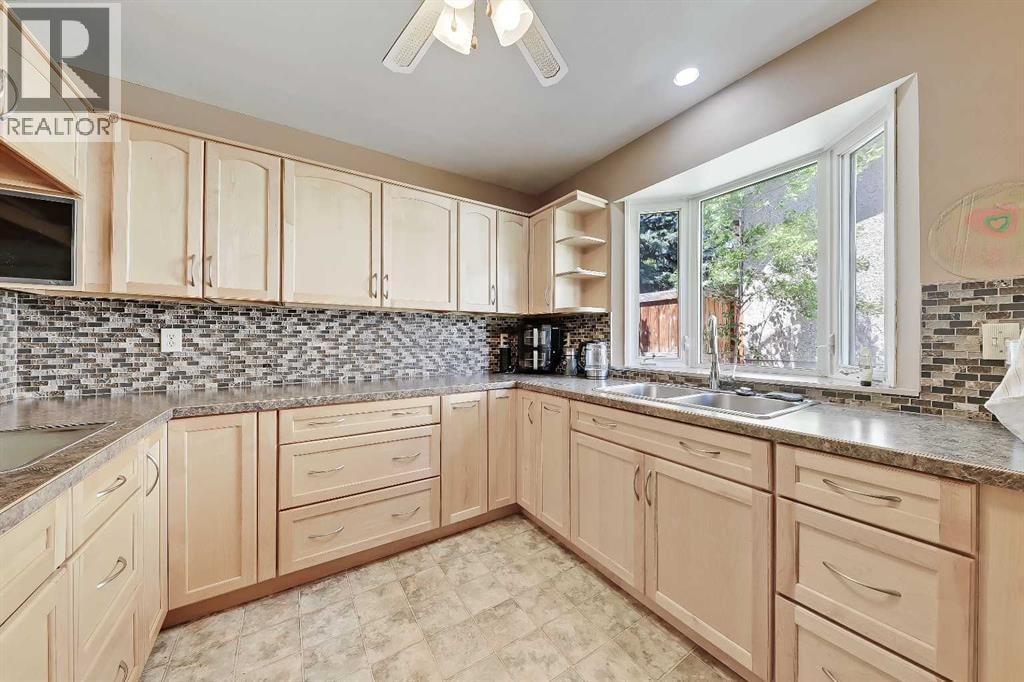 4315 Charleswood Drive NW — photo 3