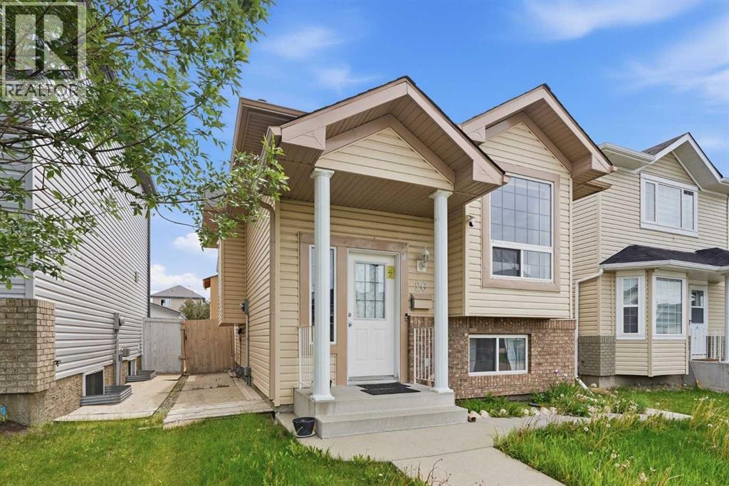20 Saddlefield Road NE — photo 2